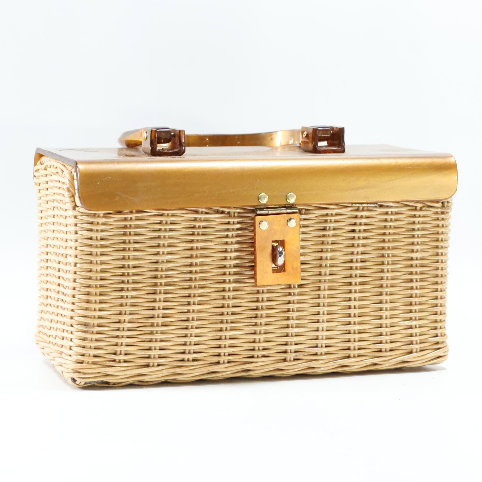 Natural Wicker Travel Purse - Vintage: Natural Wicker Travel Purse - Vintage. size: 5 x 9.25 x 5