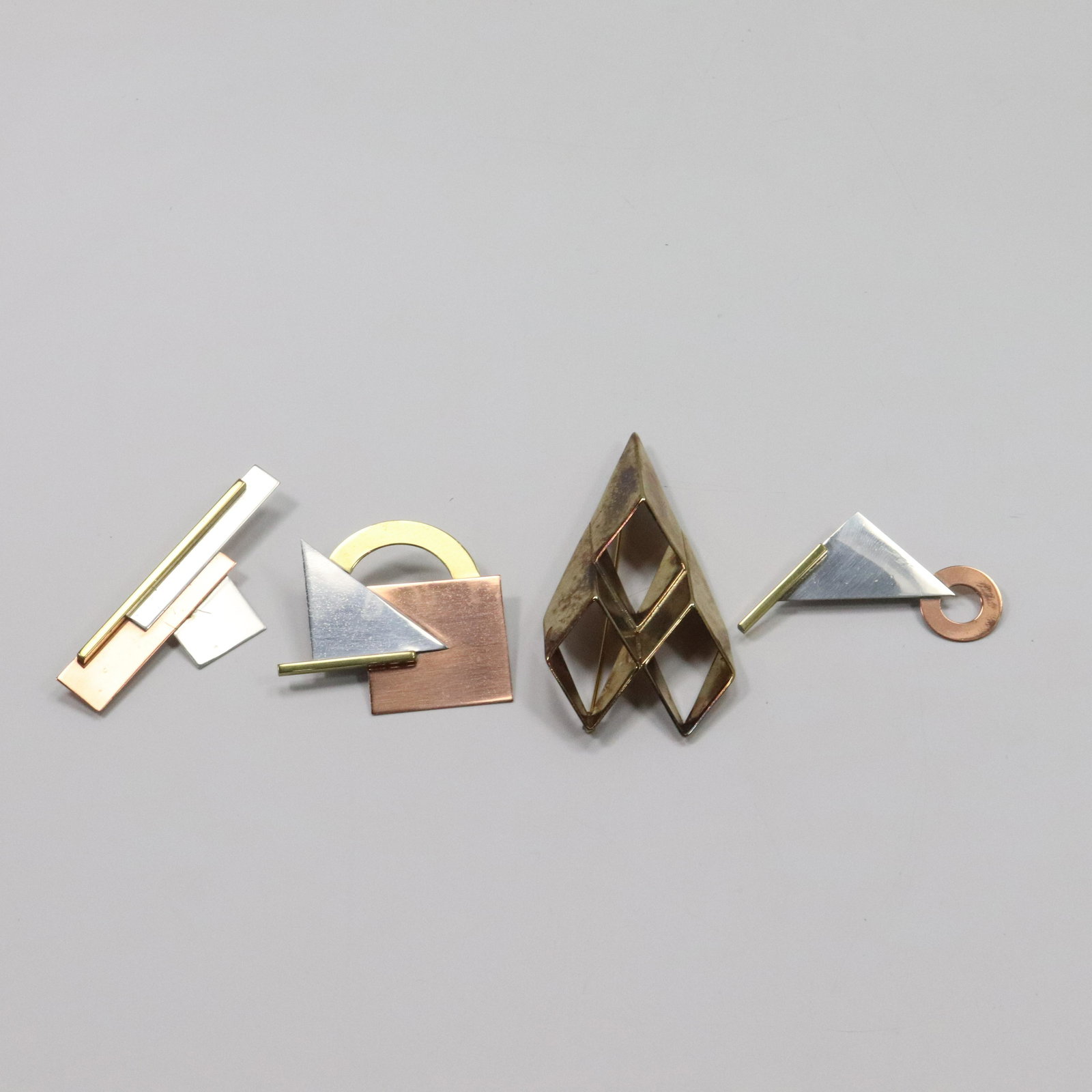 [4] Assorted Modern Design Copper & Brass Brooches (1 of 7)