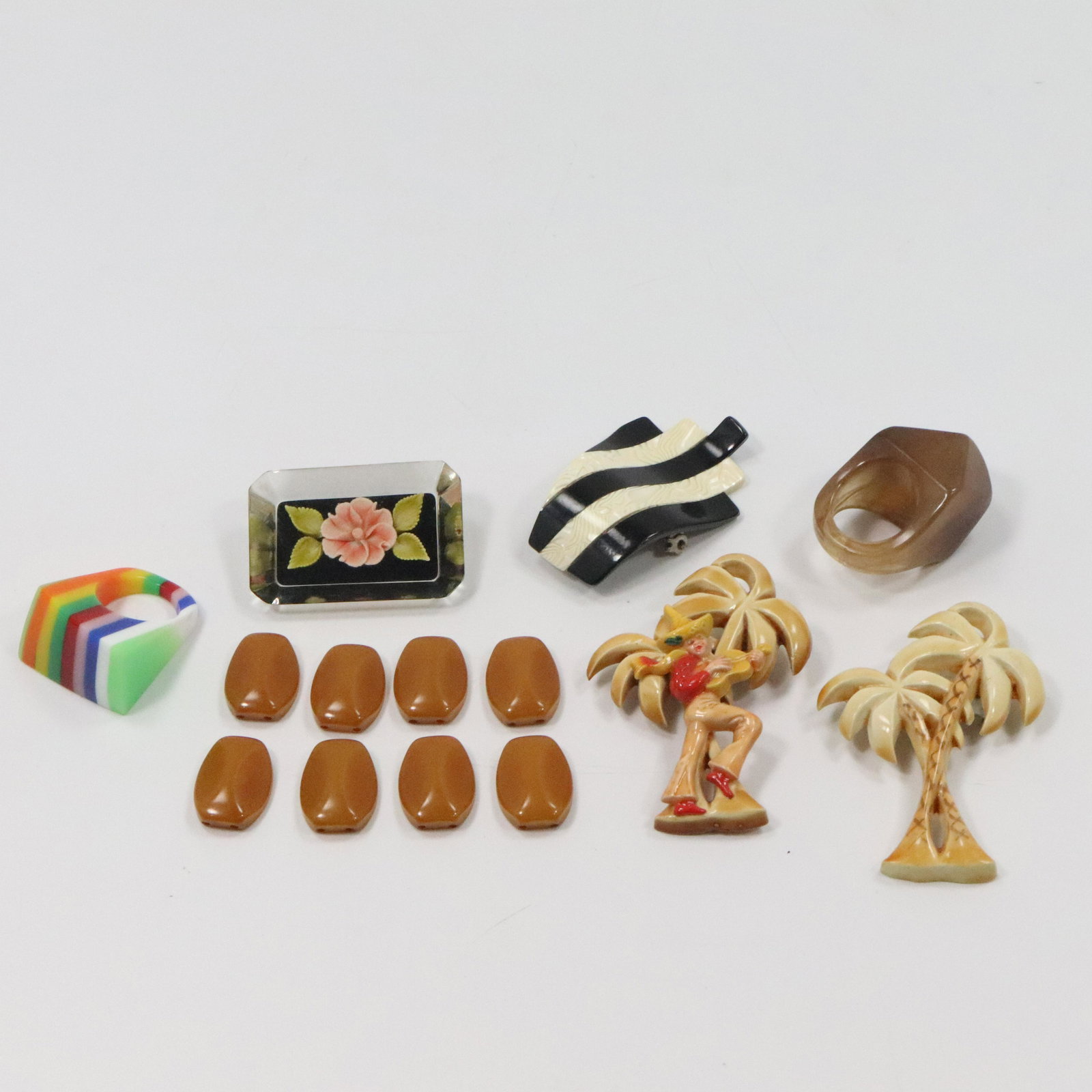 14 Pieces Vintage Bakelite & Plastic, 8 Bakelite Beads (1 of 12)