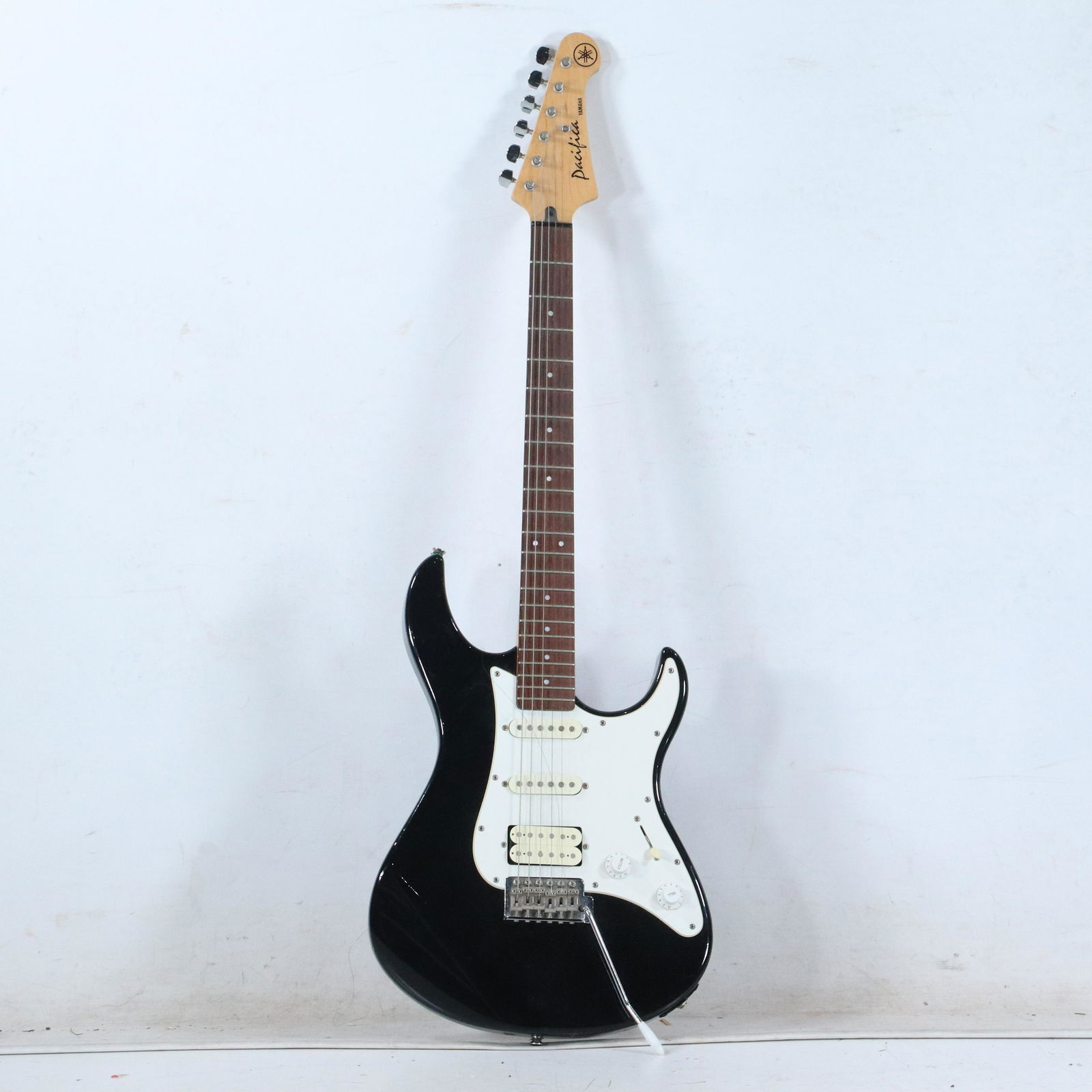 Yamaha Electric Guitar "pacifica" Black & White