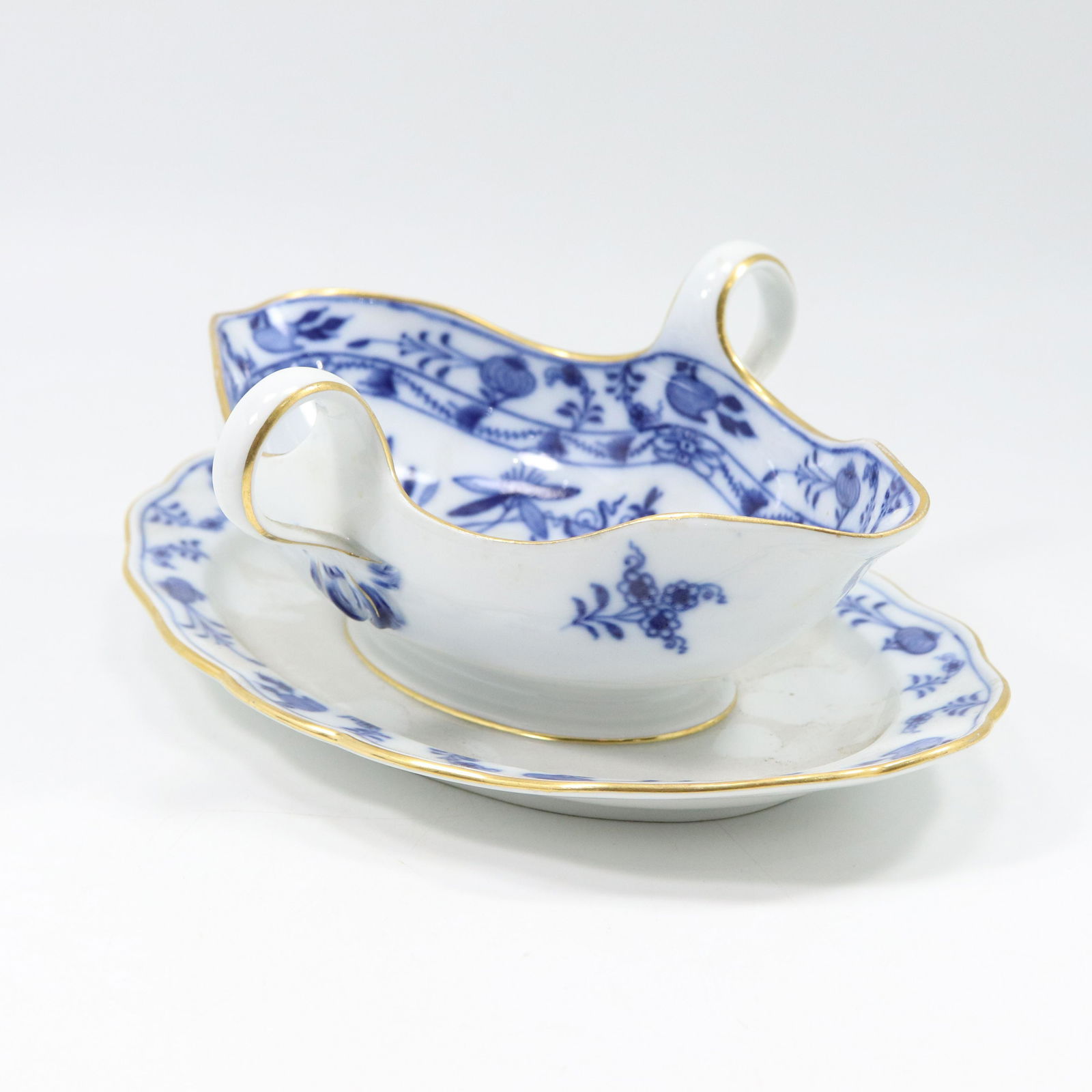 19th C. MEISSEN Blue Onion Gravy Boat on Attached Plate (1 of 8)