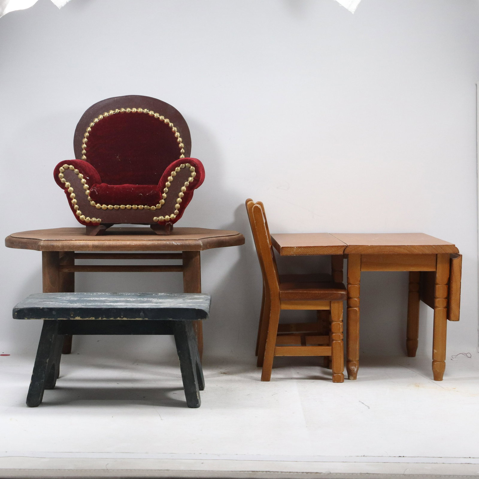 6 Pc Assorted Doll or Salesman Sample Room Furniture (1 of 17)