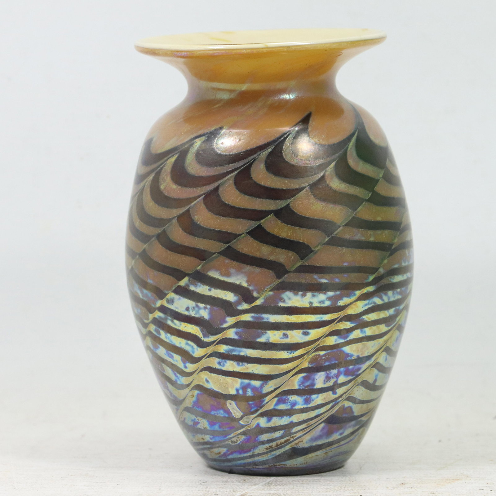 Quality Signed Studio Art Glass Vase Pulled Feathers (1 of 6)