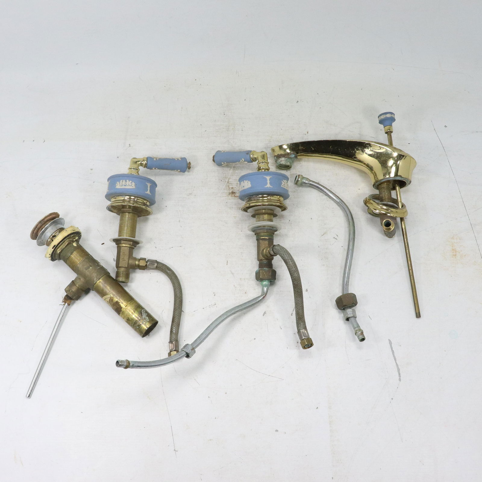 WEDGWOOD BLUE JASPER Sink Faucet Hardware: WEDGWOOD BLUE JASPER Sink Faucet Hardware. size: 8 12h 1.5 9w