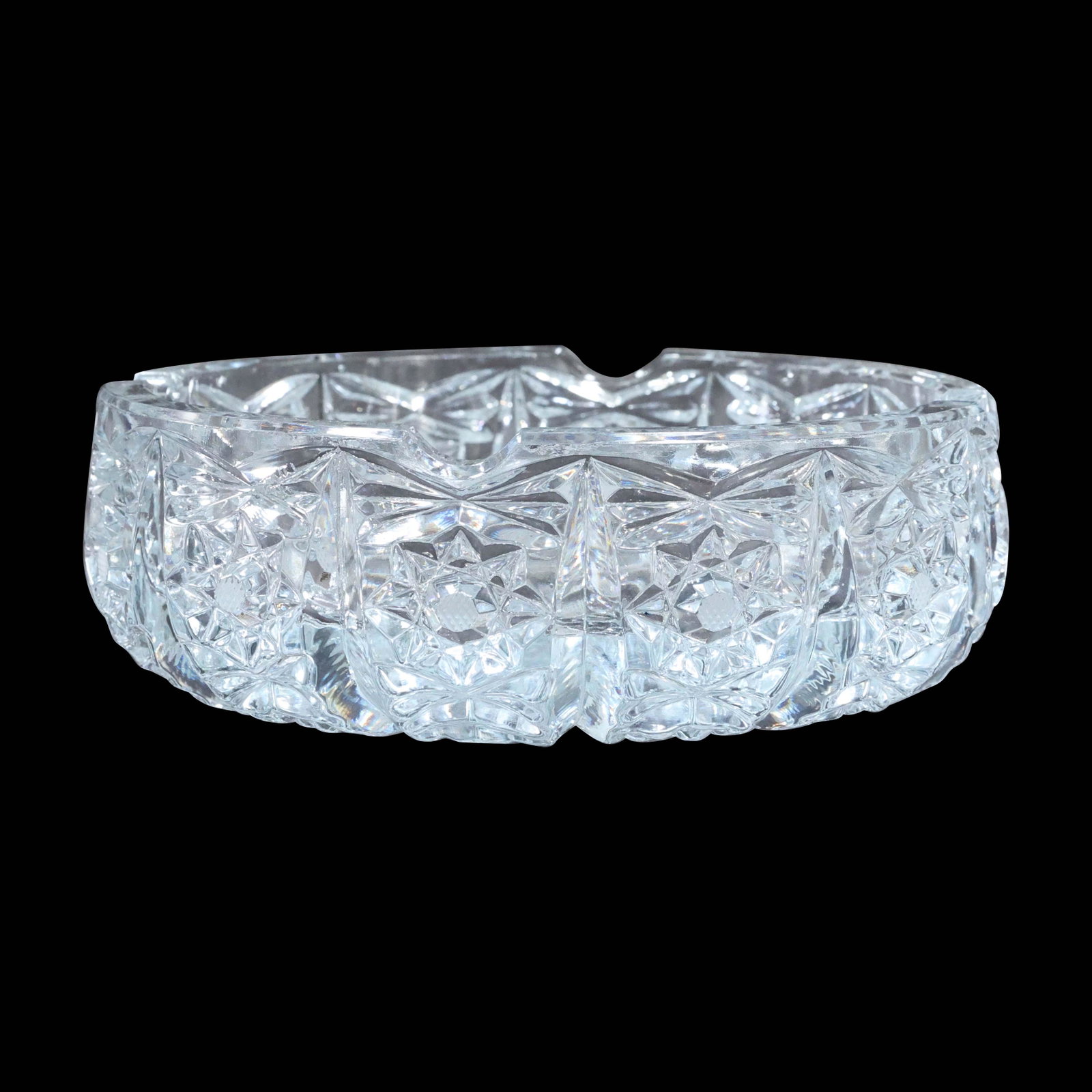 Heavy Elegant Pressed & Etched Glass Round Ashtray: Heavy Elegant Pressed & Etched Glass Round Ashtray. size: 2.25 x 6