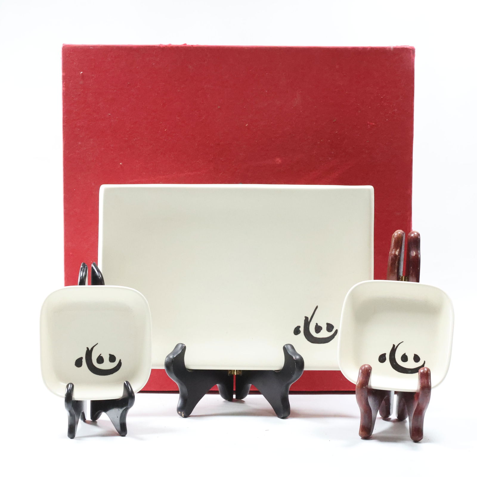 3 Asian Modern Ceramic Dishes in Red Form Fitted Box (1 of 10)