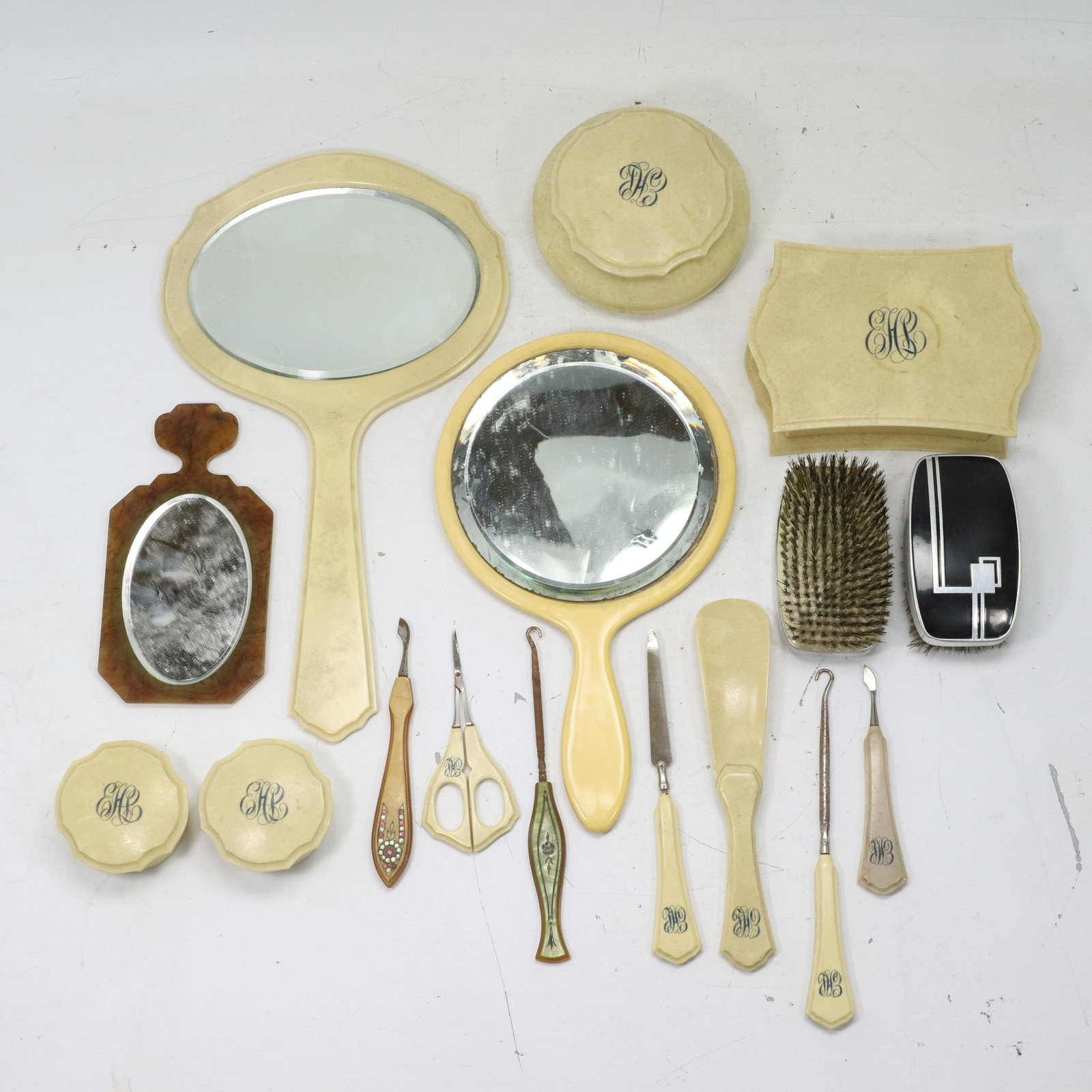 16 Assorted circa 1920s Celluloid Hand Mirrors, Vanity (1 of 12)