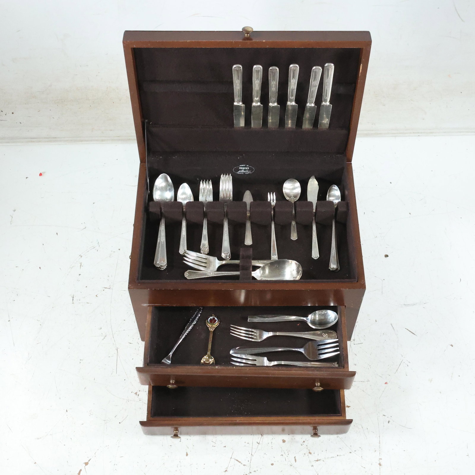 Mixed Lot Silver Plate & Stainless Flatware in Wood Box (1 of 17)