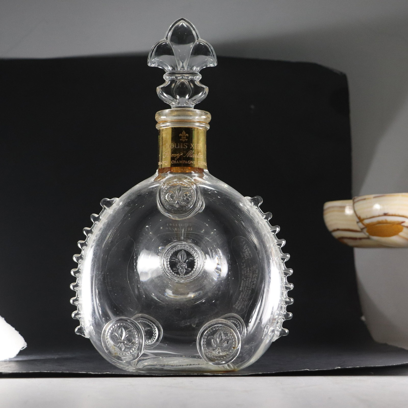 BACCARAT FRANCE "Remy Martin" Fine Glass Liquor Decanter: BACCARAT FRANCE "Remy Martin" Fine Glass Liquor Decanter. size: 11h 6.5w