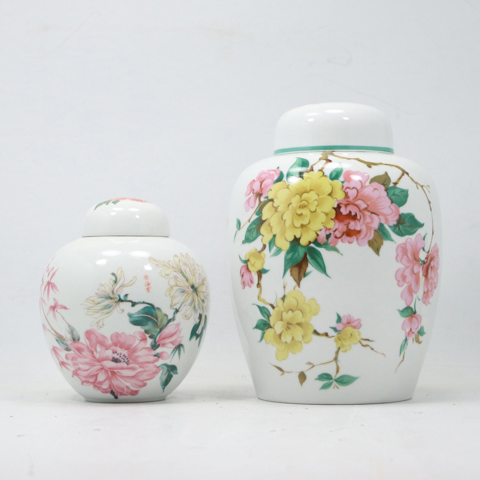 [2] Porcelain Ginger Jars Sona Verona for Paul Hanson and Kaiser: [2] Porcelain Ginger Jars Sona Verona for Paul Hanson and Kaiser. size: smll 6.75h 5w big 10h 6.5w
