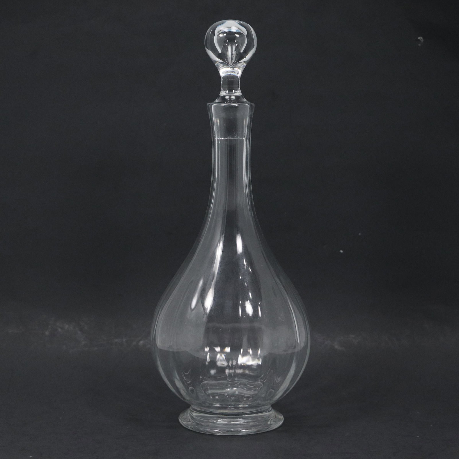 Signed BACCARAT Crystal Glass Liquor Decanter with Stopper: Signed BACCARAT Crystal Glass Liquor Decanter with Stopper. size: 13h 5w