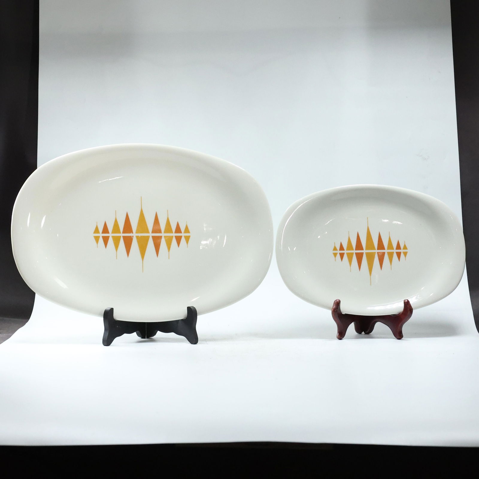 [2] TWO Platters IMPROMPTU IROQUOIS By BEN SEIBEL, Fine Porcelain: [2] TWO Platters IMPROMPTU IROQUOIS By BEN SEIBEL, Fine Porcelain. size: (.75 x 11.5 x 8), (1 x 15 x 10.25)