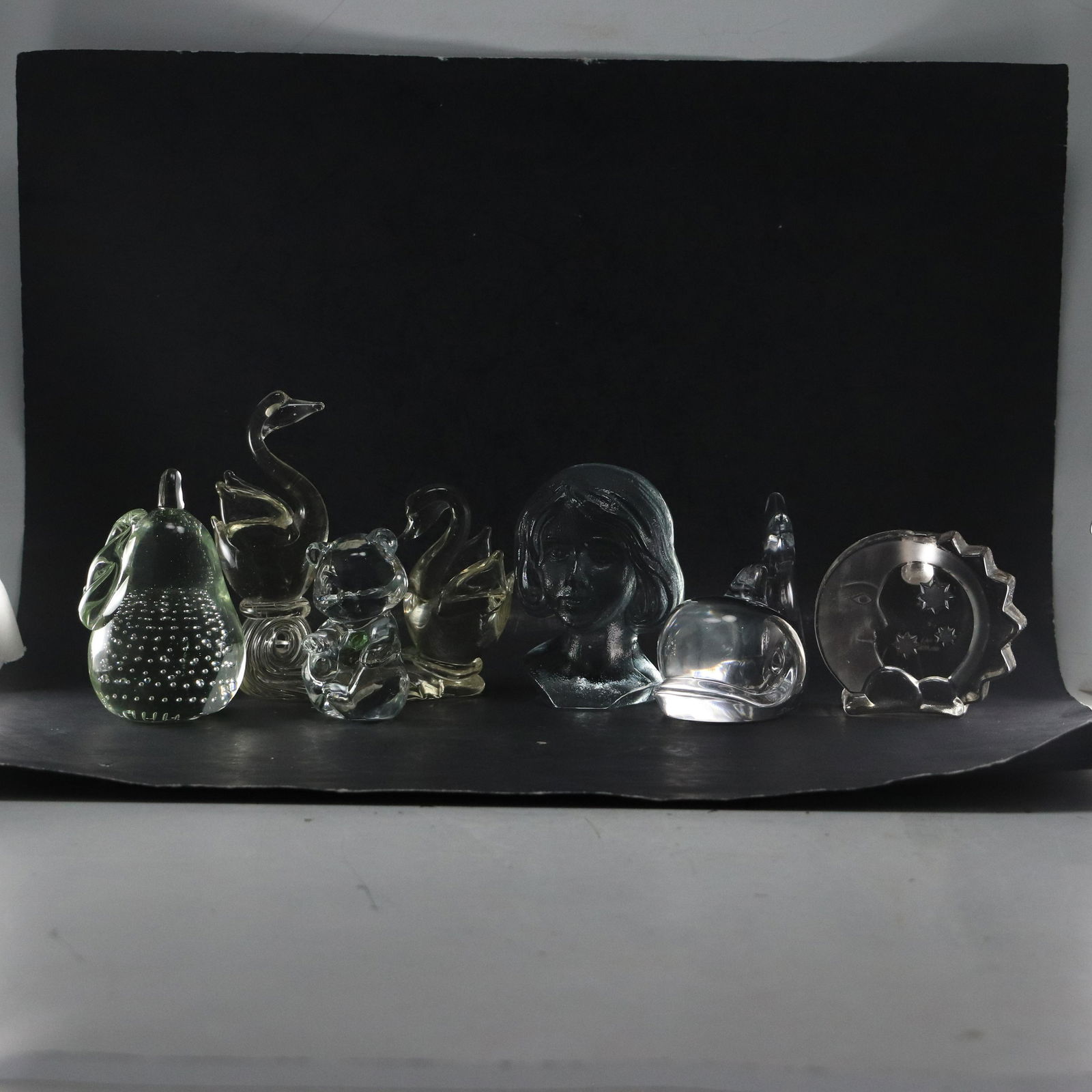 [6] Six Assorted Crystal Glass Figures and Paperweights (1 of 20)