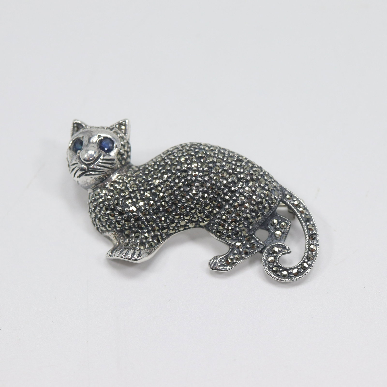 Sterling Silver CAT Figurative Pin Marcasites and Genuine Sapphire Eyes 2 in. x 1 1/4 in.: Sterling Silver CAT Figurative Pin Marcasites and Genuine Sapphire Eyes 2 in. x 1 1/4 in.