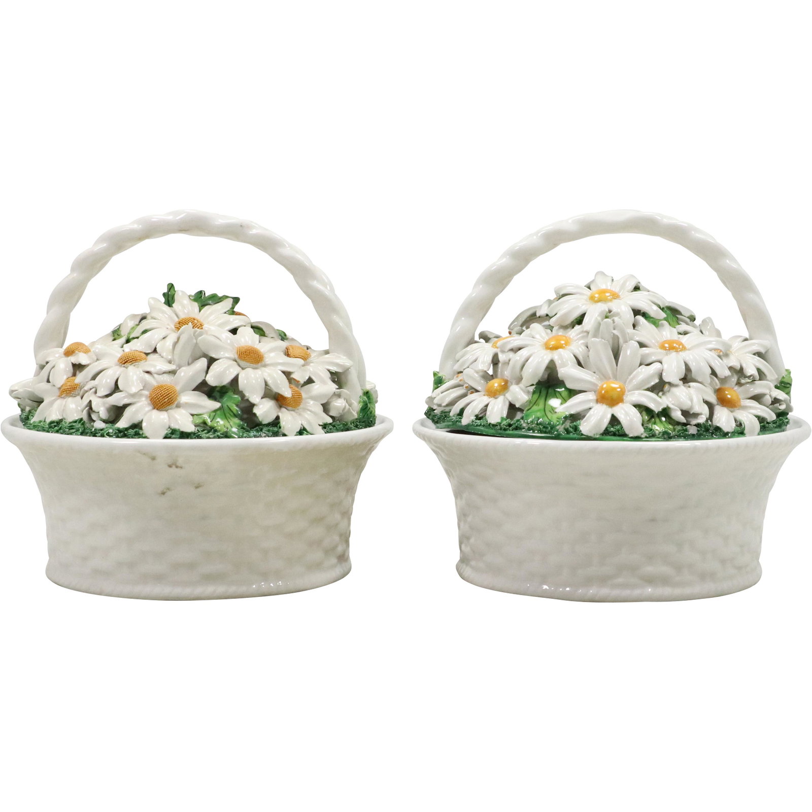 [2] Ceramic DAISIES Flowers Covered Baskets: [2] Ceramic DAISIES Flowers Covered Baskets. size: 6.5h 6.75w