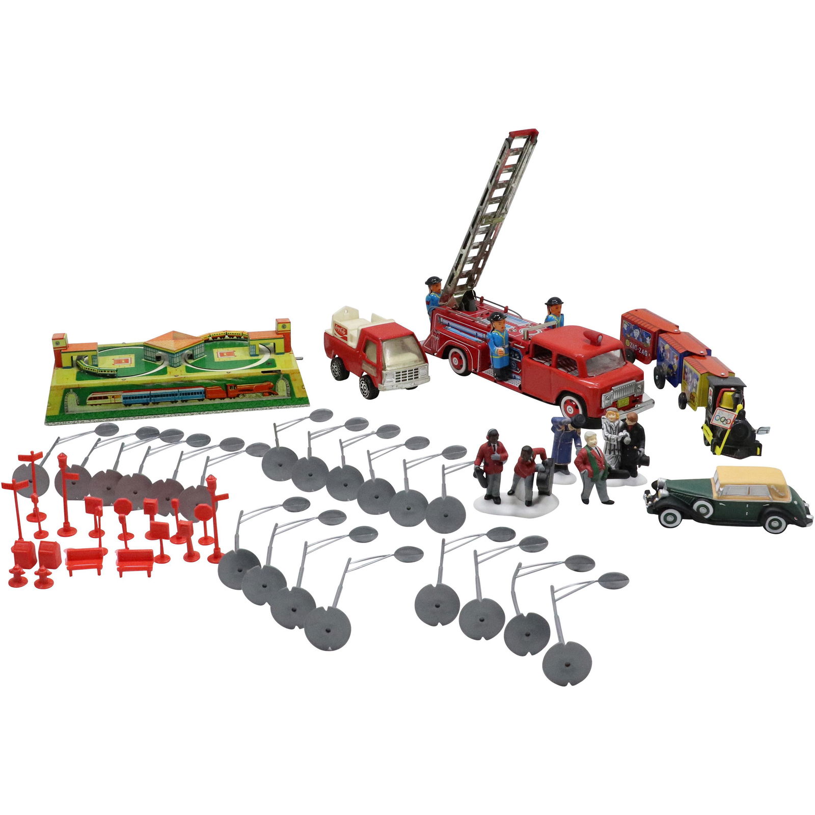 50 Pieces of Vintage Toys, Trains, Street Signs, Street Lights (1 of 9)