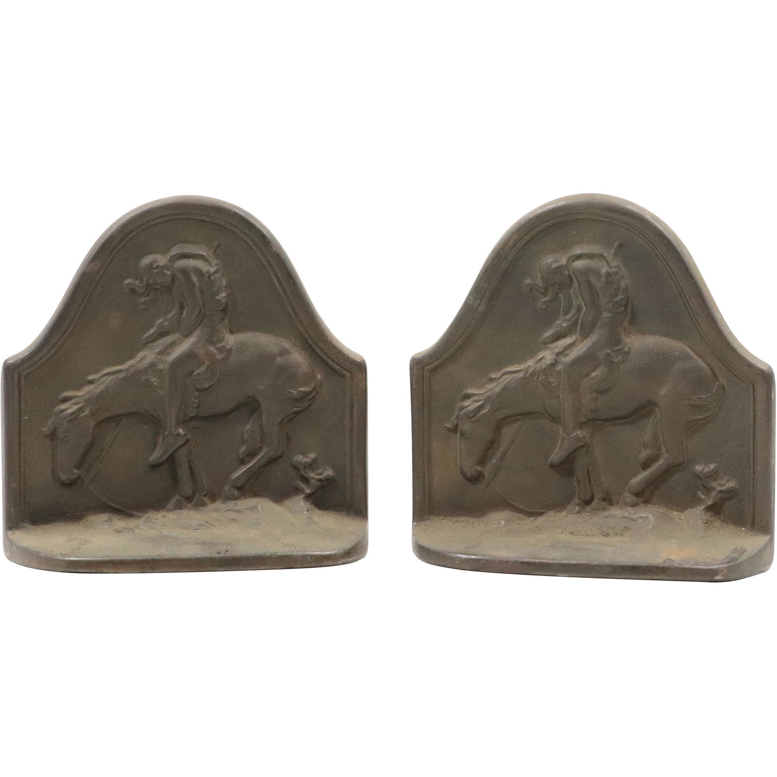"The Last Trail "Copyright 1928 Native American Bookends Cast Iron: "The Last Trail "Copyright 1928 Native American Bookends Cast Iron. Original patina finish. size: 5h 5w