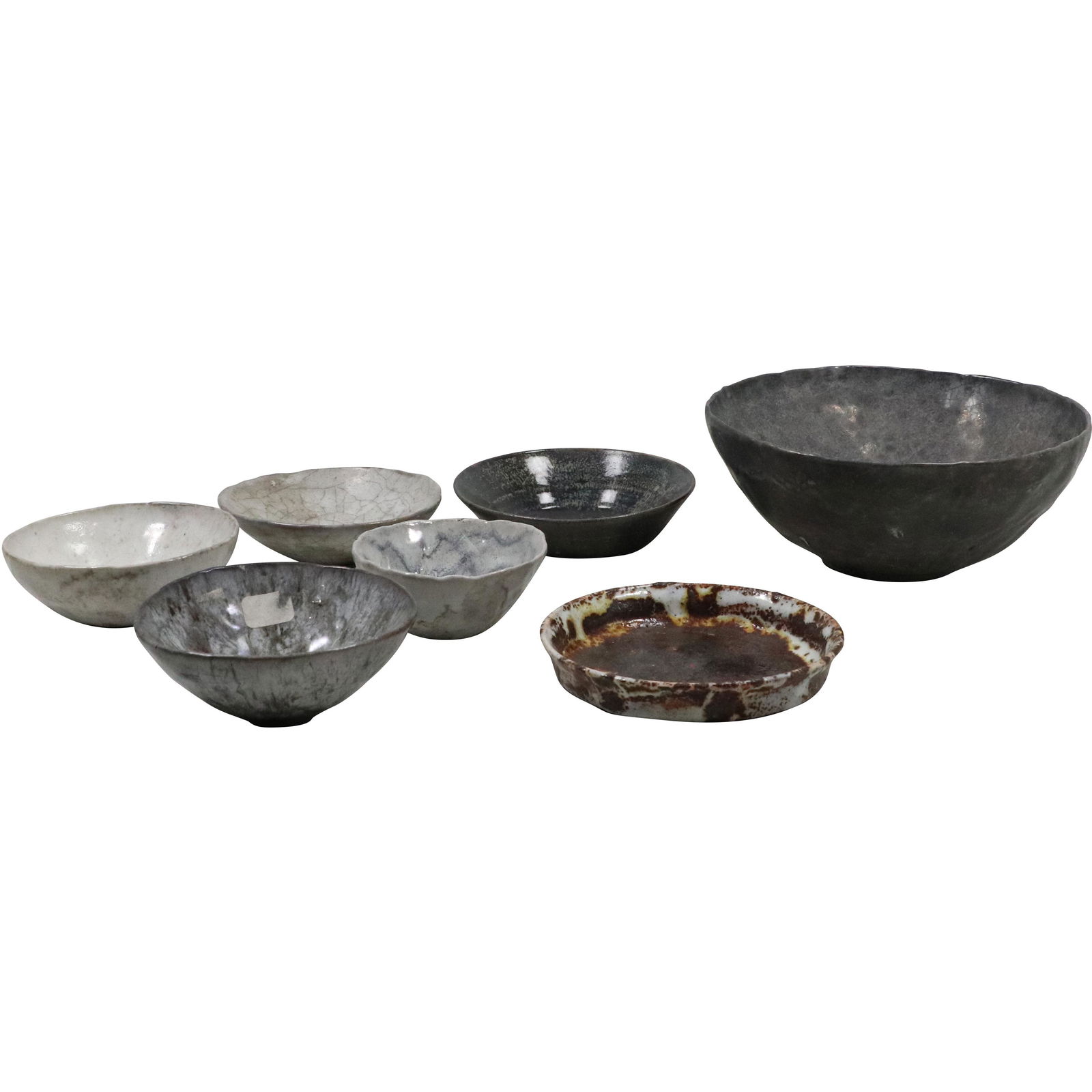[7] Seven Assorted Signed LEA HALPERN Ceramic Art Pottery Bowls: [7] Seven Assorted Signed LEA HALPERN Ceramic Art Pottery Bowls. size: .75 3h 3 6.75w. Mutual Art: Lea Halpern was a Dutch Postwar & Contemporary artist who was born in 1899.Lea Halpern's work has bee