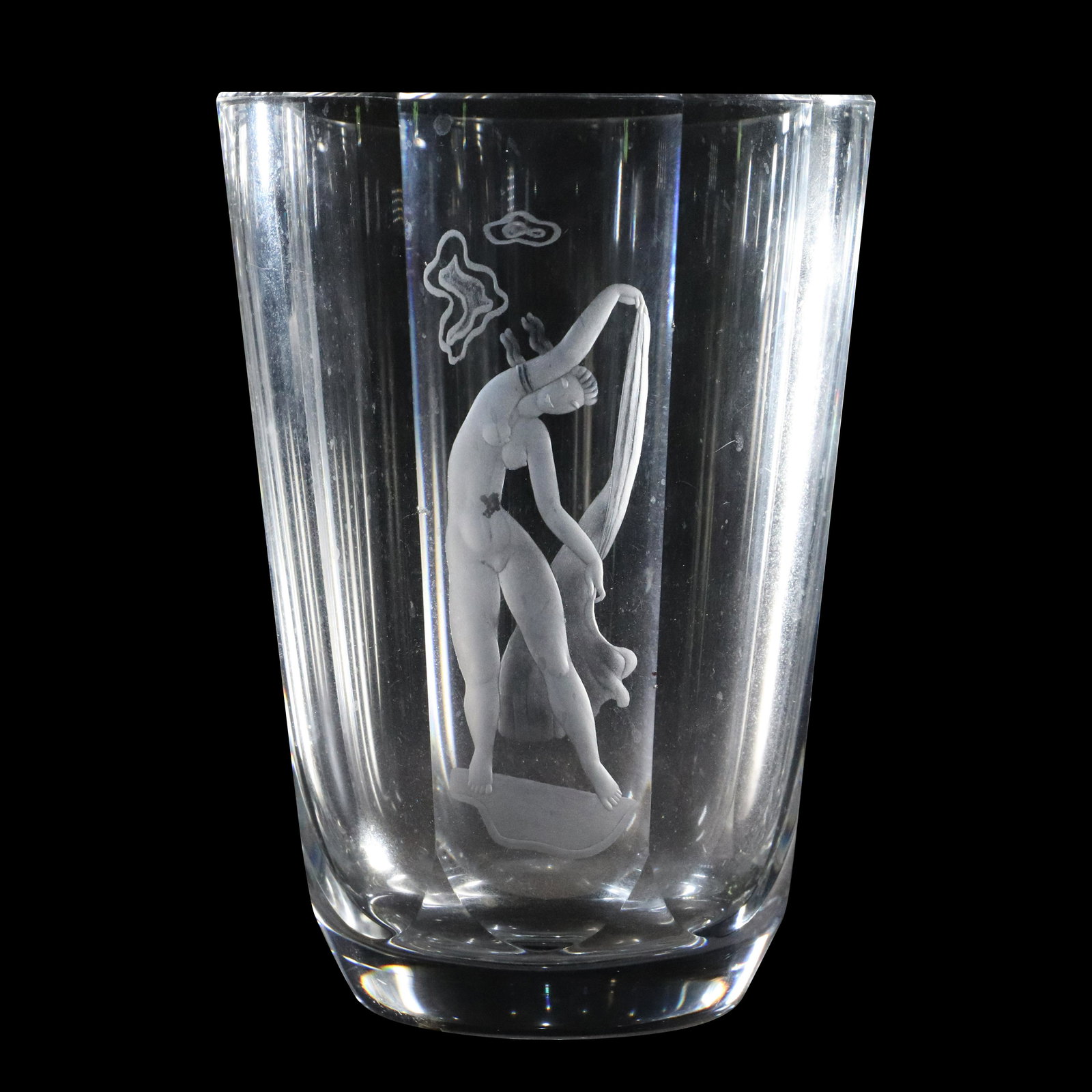 Orrefors Simon Gate Art Deco Etched Glass Vase Signed: Orrefors Simon Gate Art Deco Etched Glass Vase Signed. size: 7.5in.H. x 5.25in.W.