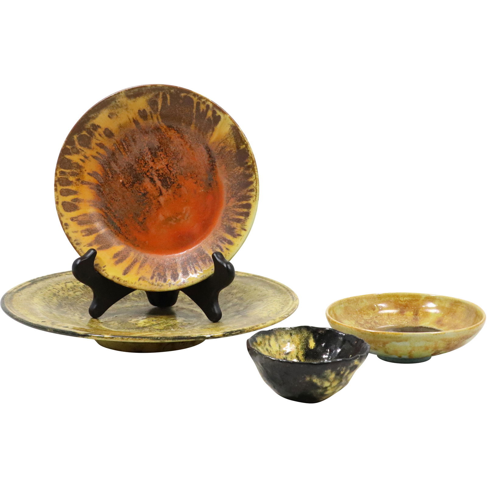 [4] Four Assorted Signed LEA HALPERN Ceramic Art Pottery Plates and Bowls: [4] Four Assorted Signed LEA HALPERN Ceramic Art Pottery Plates and Bowls size: x2 plates 1 1.5h 7 10w x2 bowls 1.75 2h 3.25 5.25w. Mutual Art: Lea Halpern was a Dutch Postwar & Contemporary artist wh