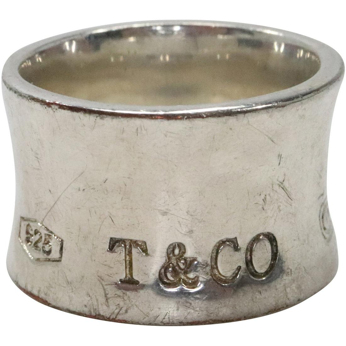 TIFFANY & CO .925 Sterling Silver Ring Size 8 ; 3/4 in. x 1/2 in.: TIFFANY & CO .925 Sterling Silver Ring Size 8 ; 3/4 in. x 1/2 in.