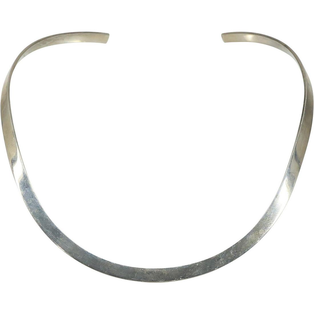 .925 Sterling Silver Mexico TA-86 Hard Collar Necklace: .925 Sterling Silver Mexico TA-86 Hard Collar Necklace ; 5 in. x 5 1/2 in. x 1/4 in.