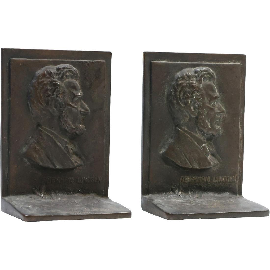 Circa 1920s Cast Iron Abraham Lincoln Portrait Bookends - Original Patina: Circa 1920s Cast Iron Abraham Lincoln Portrait Bookends - Original Patina. size: 5.25 x 4