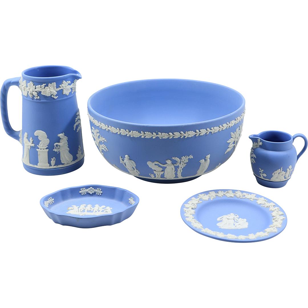 [5] Assorted WEDGWOOD Blue and White Porcelain Items (1 of 20)