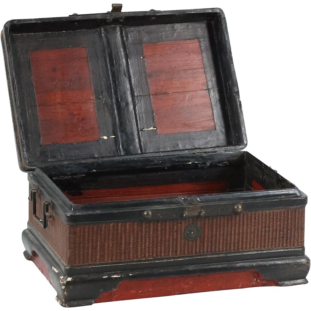 Vintage Chinese Wedding Box with Lacquered Top Cover Decorated Figures (1 of 11)