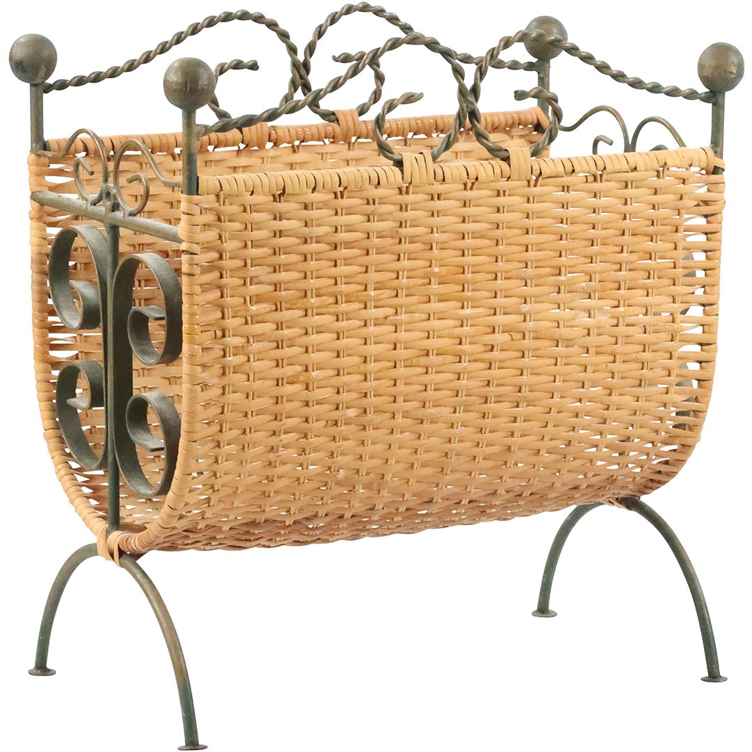 Stylish Wicker Reed with Metal Magazine Holder: Stylish Wicker Reed with Metal Magazine Holder. size: 15 x 15 x 8.5