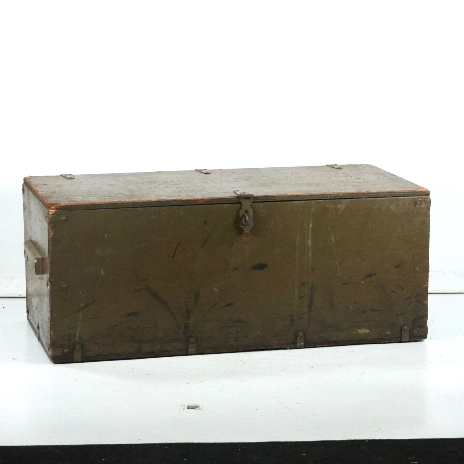 VTG. 1932 US Military Foot Locker METAL Storage Chest Trunk