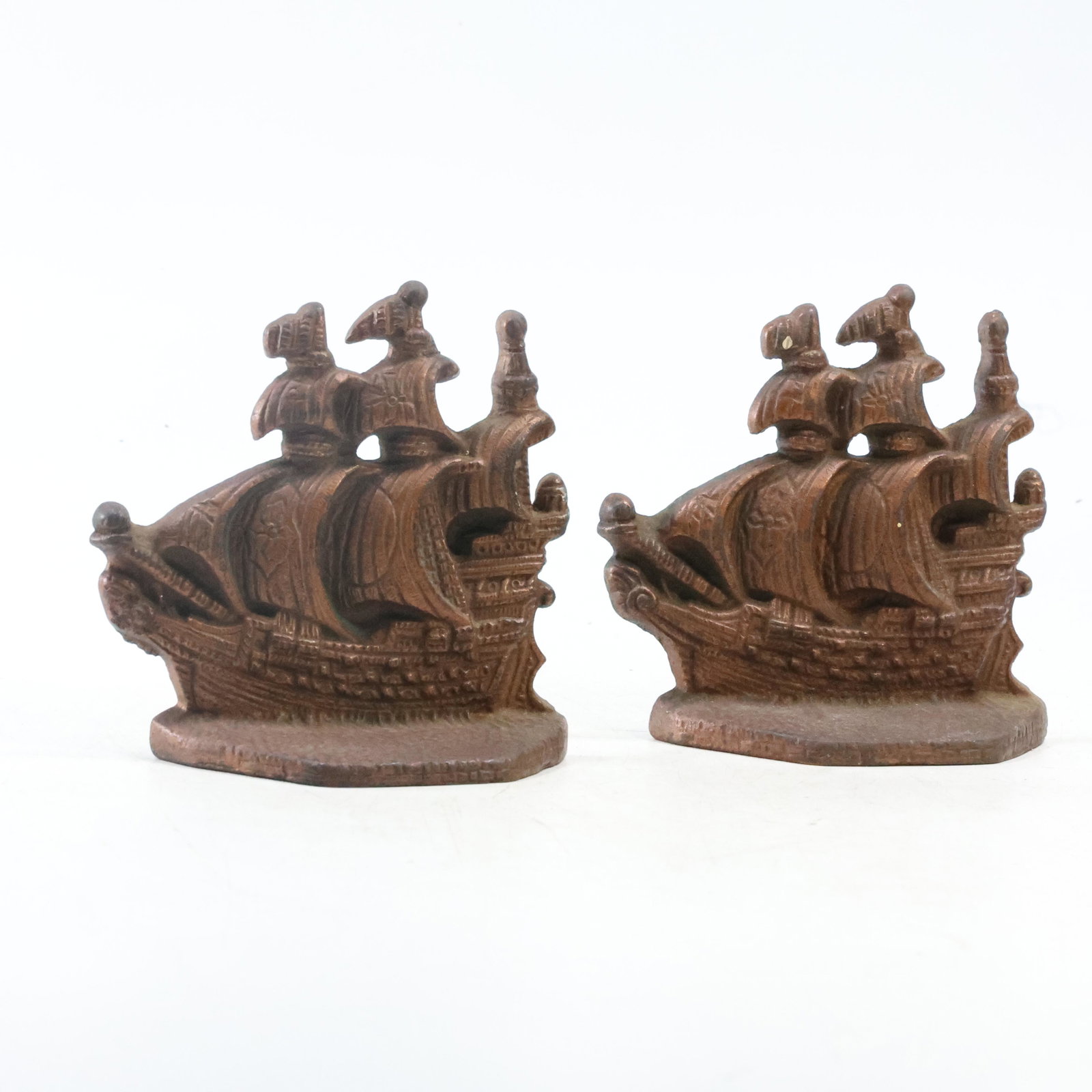 Circa 1920 Cast Iron FULL SAIL GALLLEON SHIP Bookends: Circa 1920 Cast Iron FULL SAIL GALLLEON SHIP Bookends. size: 4 x 4.25 x 1.5