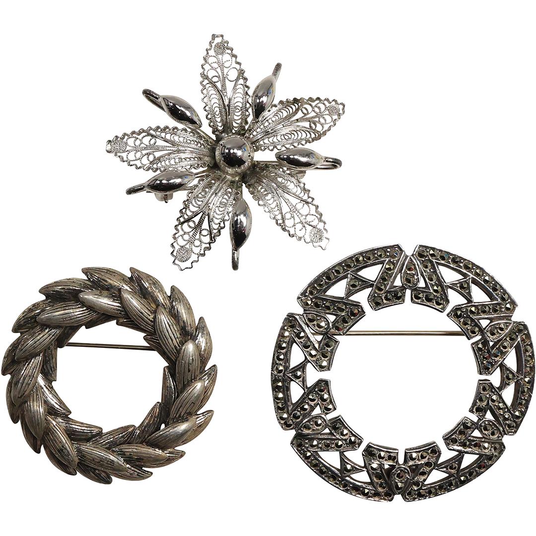 [3] .925 Sterling Silver Pins: Napier Leaf Design Wreath, Art Deco Marcasites, Fliligree Flower: [3] .925 Sterling Silver Pins: Napier Leaf Design Wreath 1 5/8 in. dia., Art Deco Marcasites 2 in. dia. , Fliligree Flower 1 3/4 in. dia.