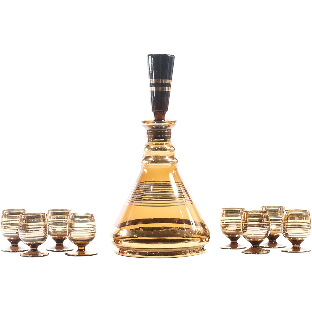 Glass Liquor Decanter with Gold Stripes and 8 Matching Gold Stripes Cocktail Glasses: Glass Liquor Decanter with Gold Stripes and 8 Matching Gold Stripes Cocktail Glasses. size: 8x cups (2.25 x 1.75), decanter (11.25 x 5.75)