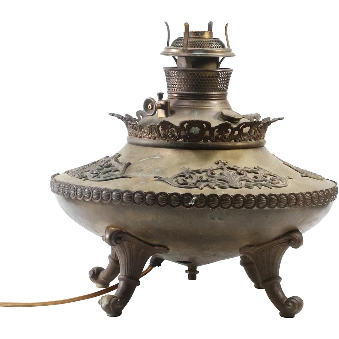 Antique B&H [Bradley and Hubbard] Low Squat Brass Oil Lamp Base, Electrified, 12 inches diameter (1 of 12)