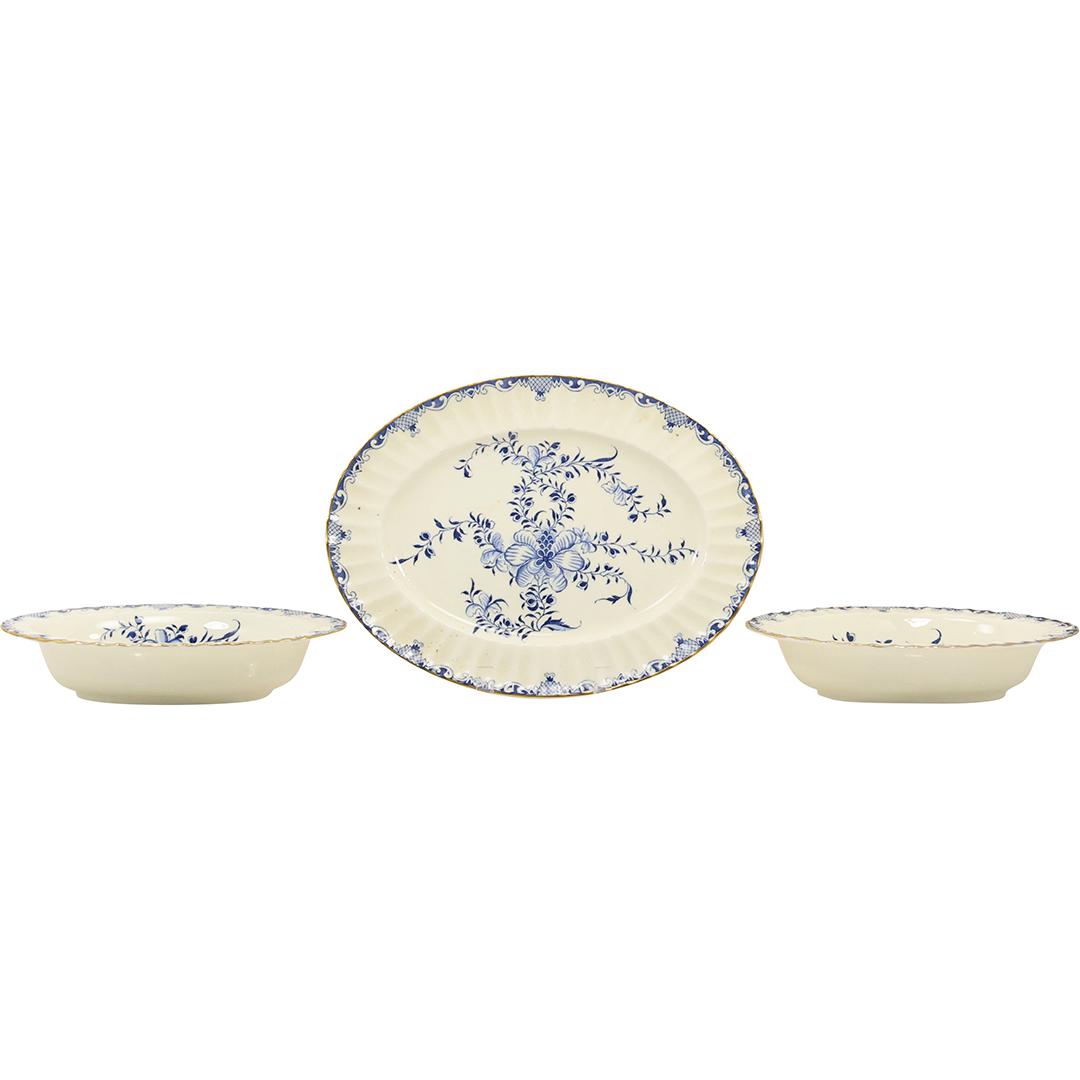 3 Piece Royal Worcester "Mansfield" Blue and White Porcelain Serving Platter and 2 Bowls (1 of 20)