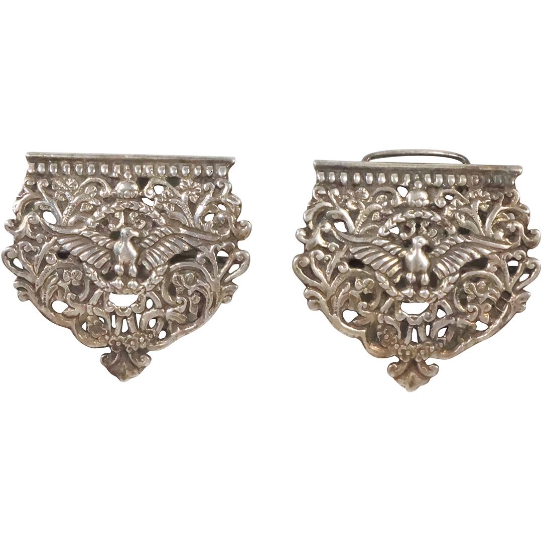 Sterling Silver Victorian Eagle in Flight Incised Carved Coat Buckle Weighs 81.8 grams: Sterling Silver Victorian Eagle in Flight Incised Carved Coat Buckle Weighs 81.8 grams ; 4 3/4 in. x 2 5/8 in. THIS AUCTION HAS SPECIAL PICK UP DATES SPECIAL PICK UP DATES AND TIME-LINE, W/ EXTENDED P