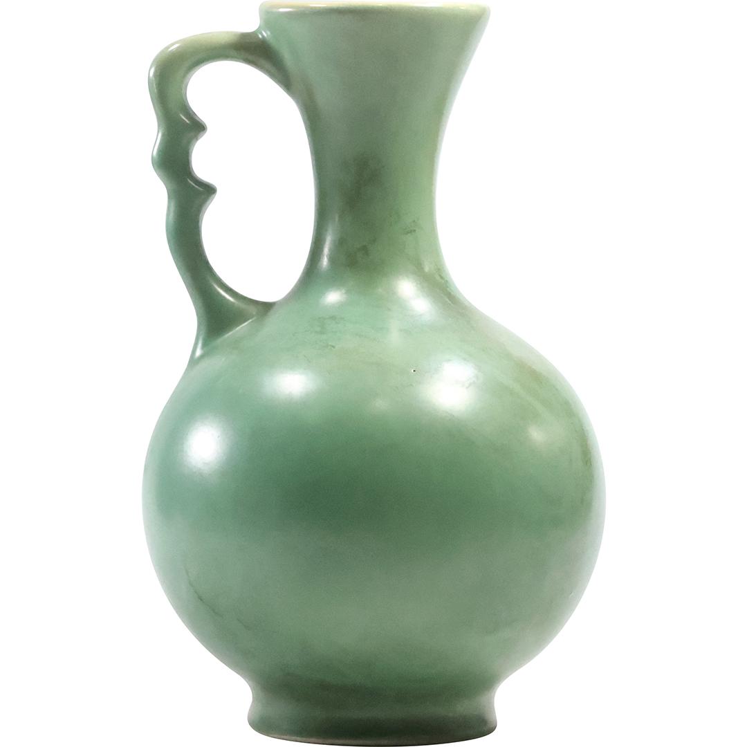 Red Wing USA 1622 Green Pottery Pitcher 8 inches height: Red Wing USA 1622 Green Pottery Pitcher 8 inches height. size: 8 in. x 5 in. THIS AUCTION HAS SPECIAL PICK UP DATES SPECIAL PICK UP DATES AND TIME-LINE, W/ EXTENDED PICK UPS. 5/22 Mon: Auction Day - N