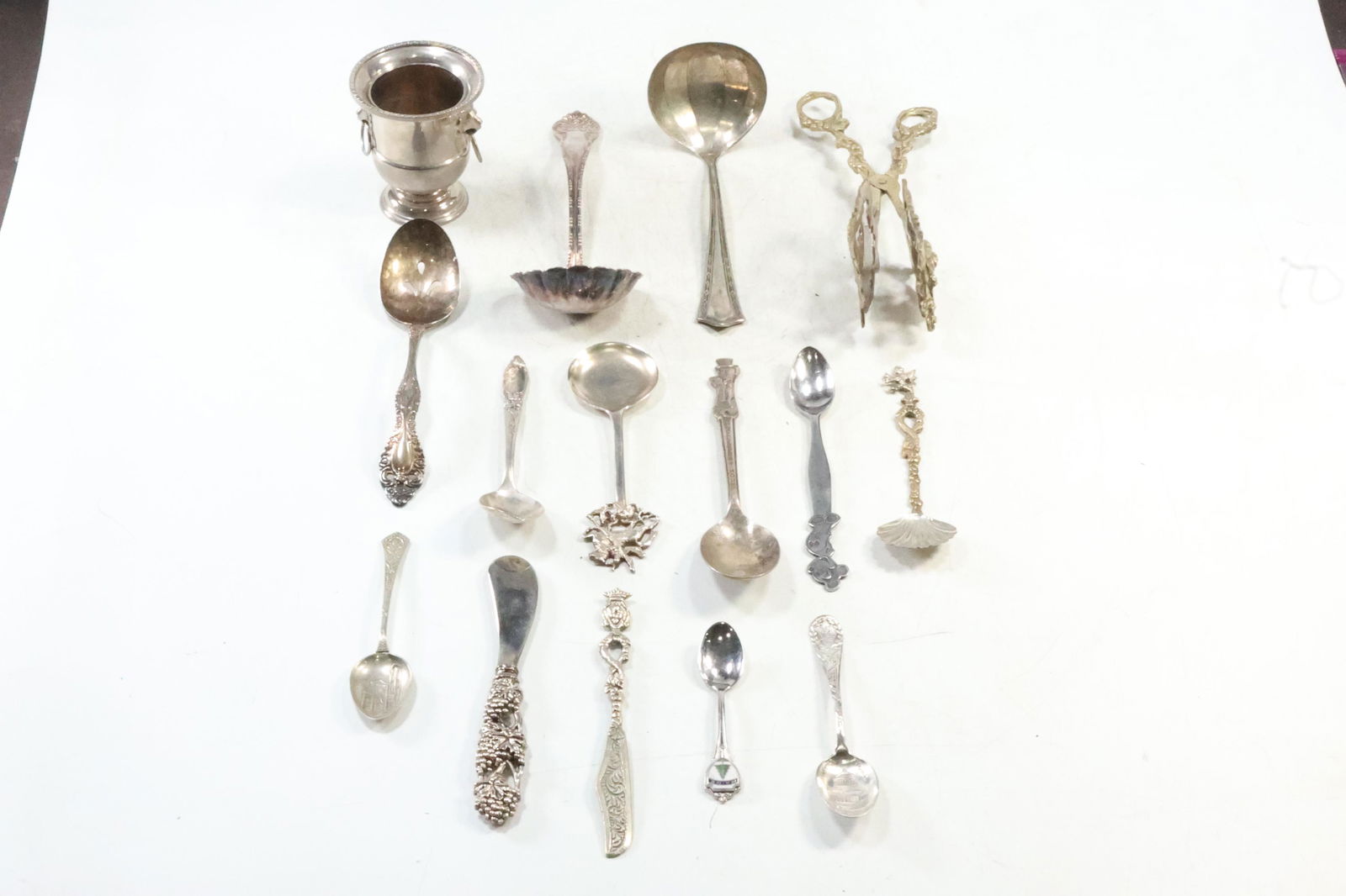 15 Pc. Estate Grouping of Assorted Silver Plate Serving Items - See Pictures (1 of 13)