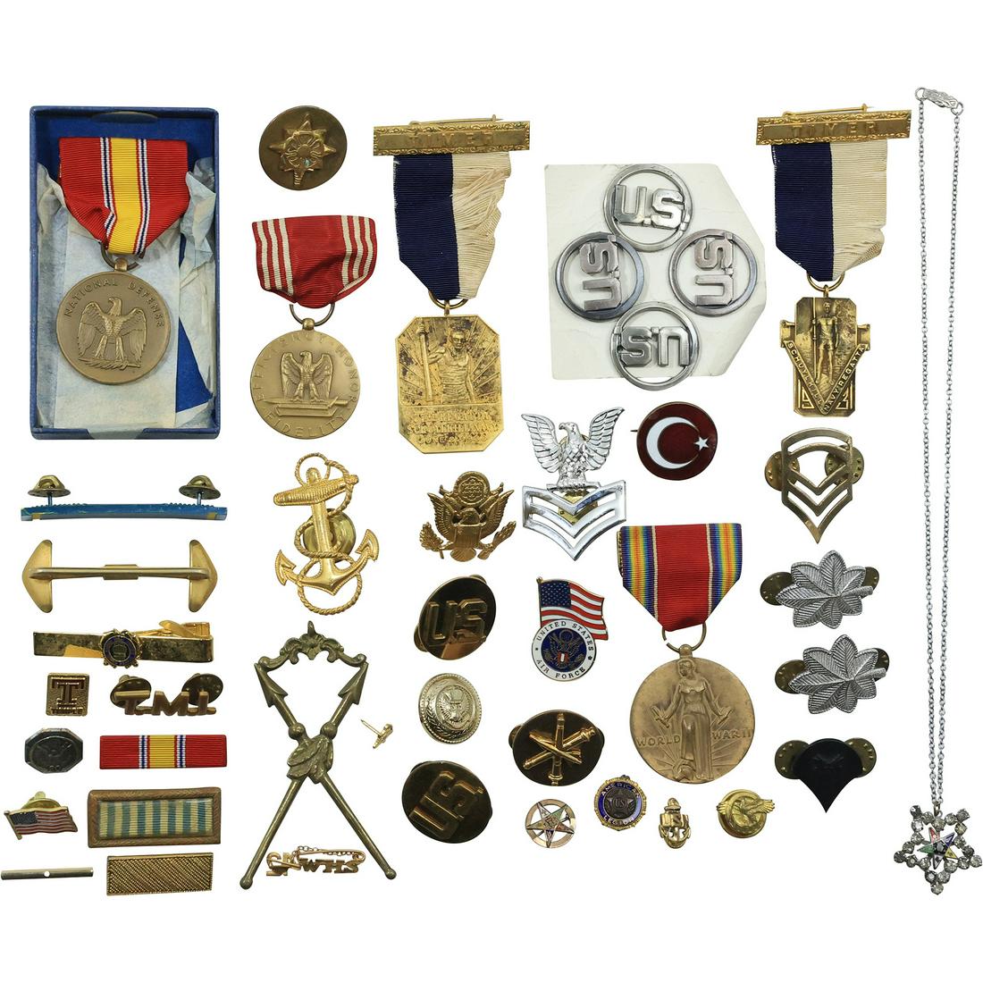 Assorted MILITARY Grouping: Clips, Badges, Medals, Pins - Nice Variety (1 of 20)