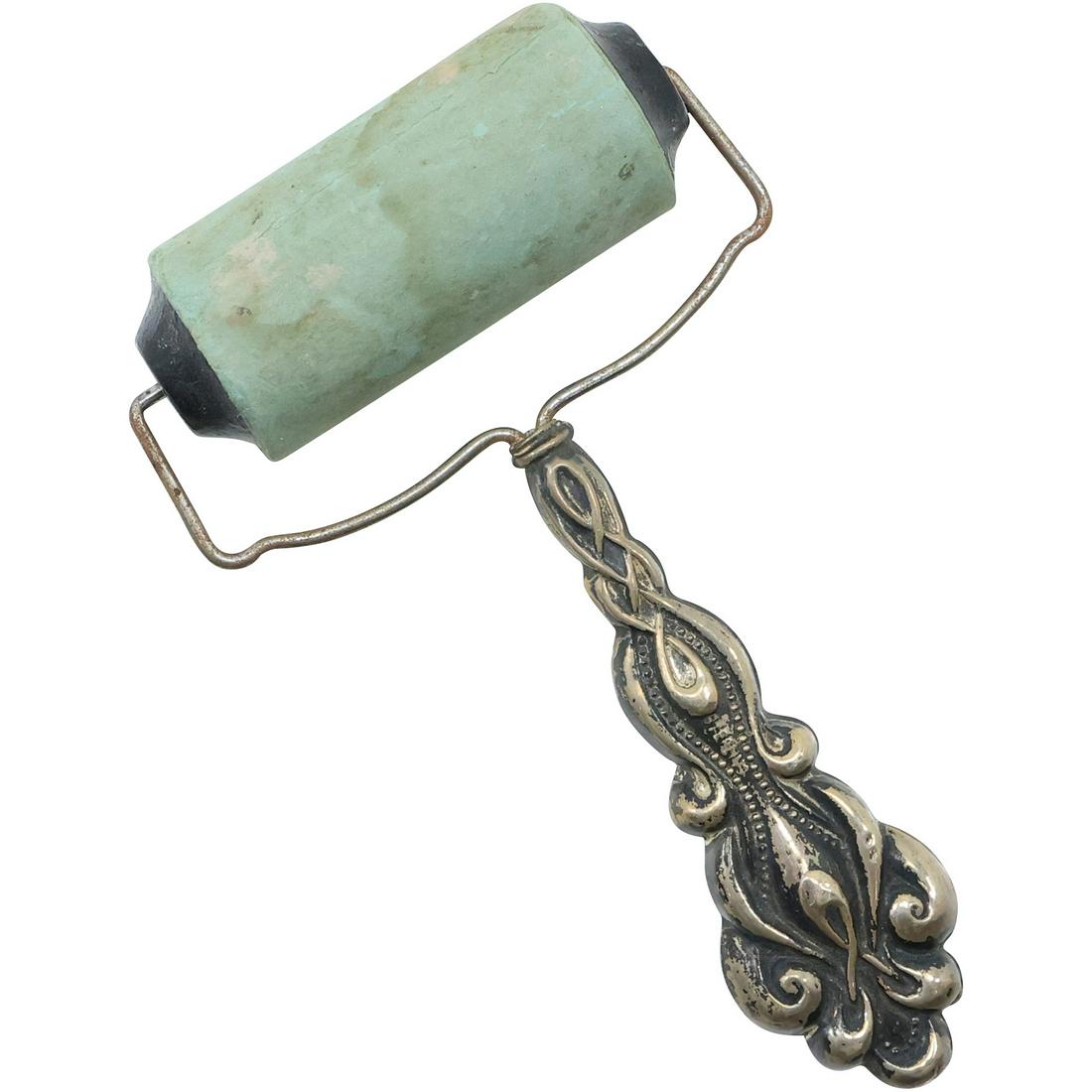 Victorian Lint Holder with Sterling Silver Handle 5 1/8 in. x 3 in. (1 of 13)