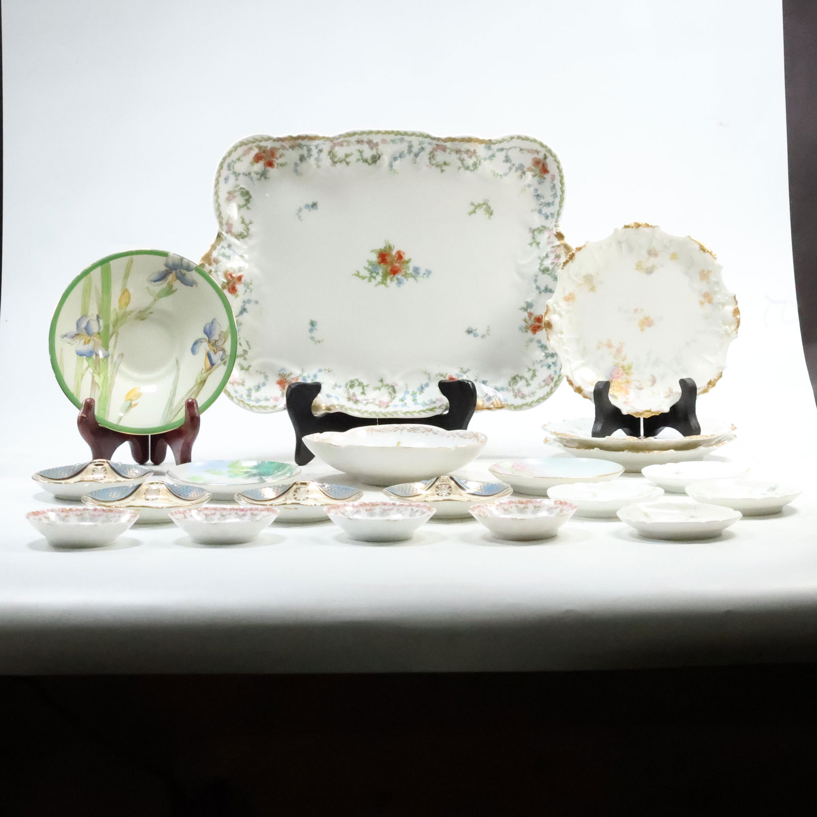 19 Pieces Estate Grouping Assorted Fine Porcelain Plates, Tray: Limoges, Royal Doulton, Noritake (1 of 19)