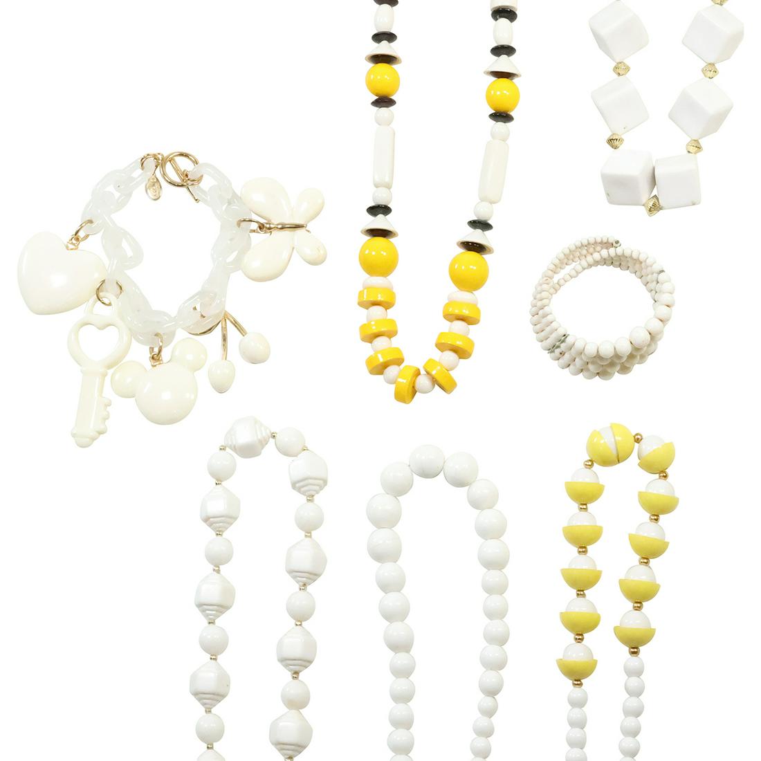 [7] Assorted 1950s Plastic Designer Necklaces & Bracelets Sizes 12 in. x 5/8 in. to 8 in. x 1/2 in. (1 of 20)