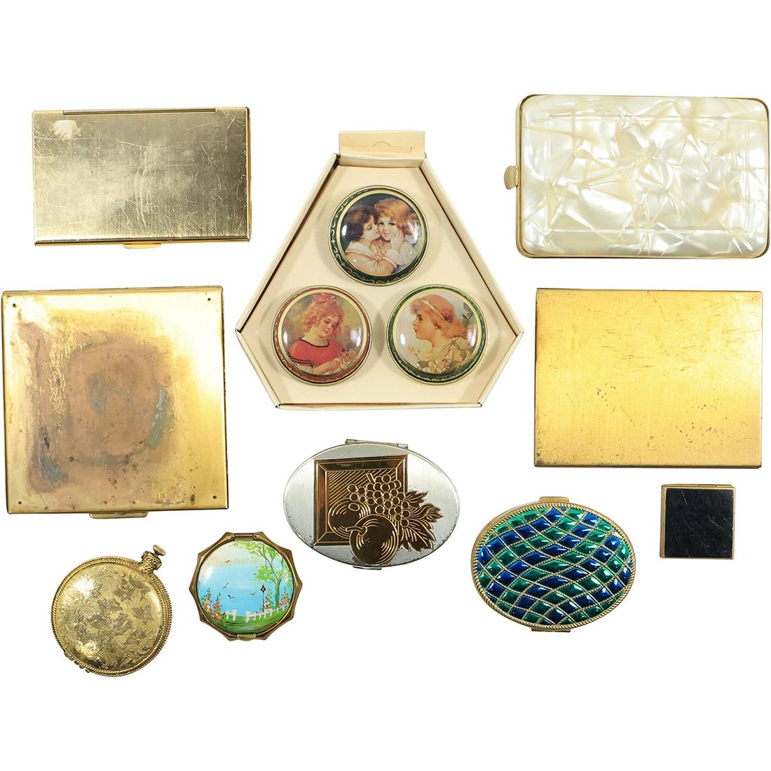[12] Assorted Vintage Fashion Compacts, Various Sizes and Shapes average size 3.5 in. (1 of 20)