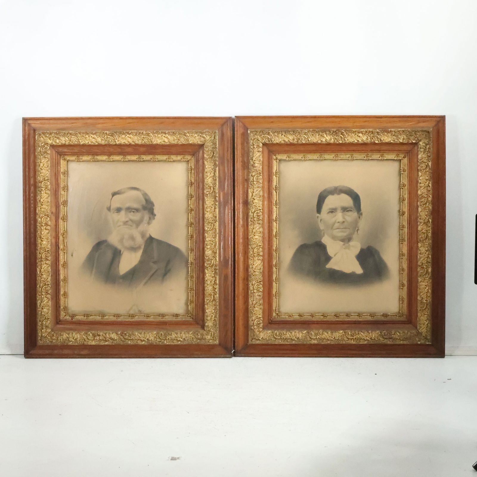 [2] Circa 1900 Oak Wood and Gesso Picture Frame [20 in. x 16 in. inner] with Ancestor Portrait (1 of 20)
