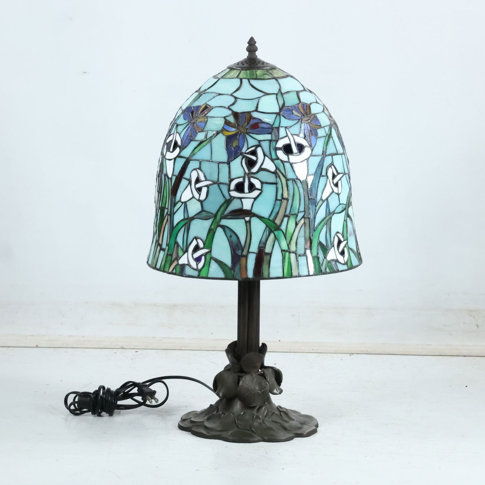 Tiffany Style Stain Glass Leaded Glass Decorator Table Lamp 27 in. height x 14 in wide shade (1 of 19)