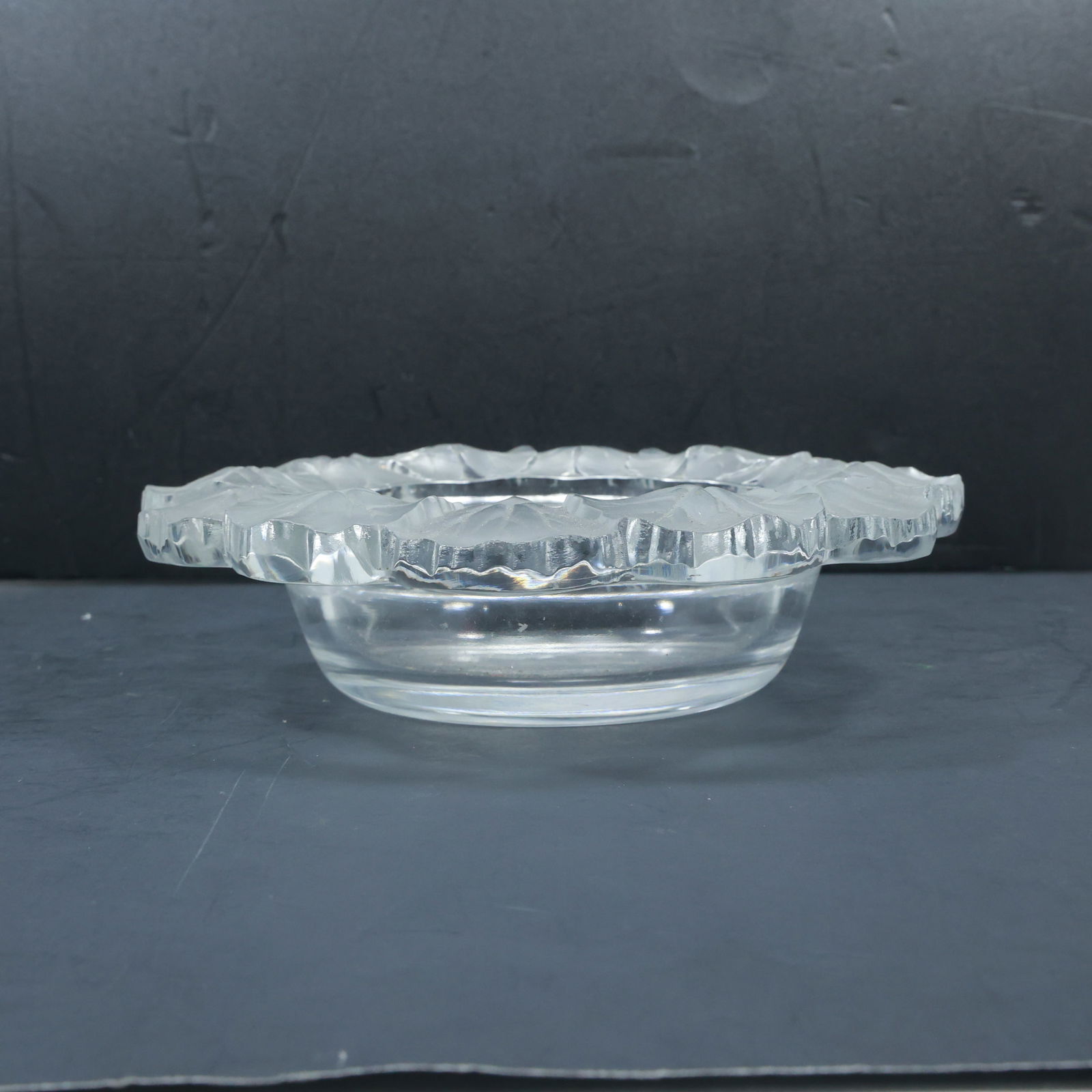 Lalique Crystal HONFLEURS Geranium Leaf Art Glass Dish 8.5 in. diameter (1 of 17)