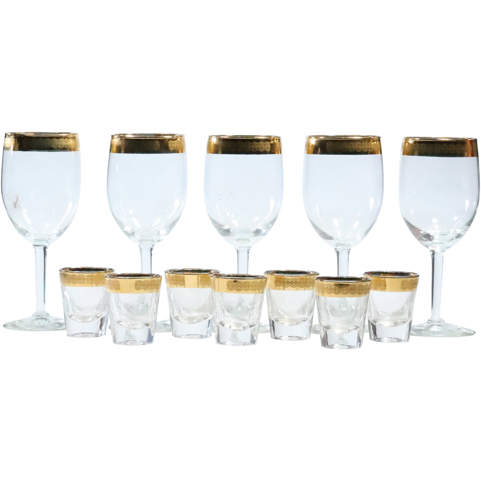 [12] Wine Glasses with Gold Rims [5] and Shot Glasses with Gold Rims [7] Barware: [12] Wine Glasses with Gold Rims [5] and Shot Glasses with Gold Rims [7] Barware size: 5x (7 x 2.75), 7x (2.25 x 2)