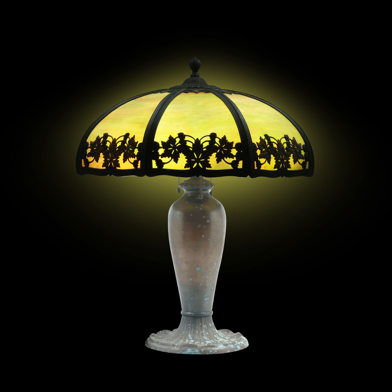 Miller Lamp Co. Large 8-Panel Slag Glass Table Lamp with Leaf Overlay Shade, Original Patina (1 of 20)