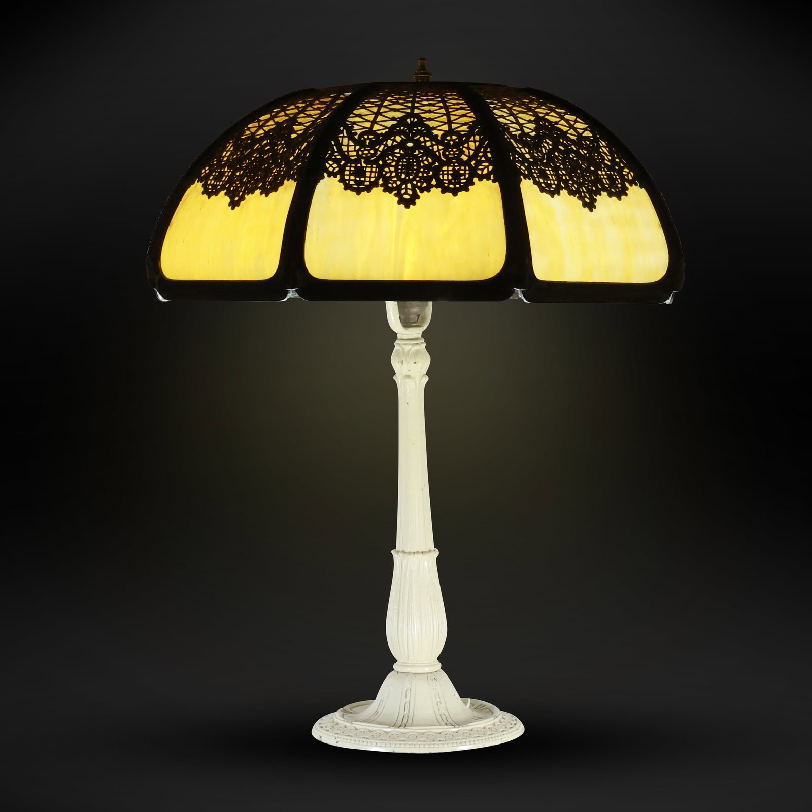 Antique Bradley and Hubbard Slag Glass Lamp: An Exquisite Lace Pattern Masterpiece: Presenting an extraordinary example of early 20th-century craftsmanship, this antique slag glass lamp is a testament to the exceptional artistry of the Bradley and Hubbard Manufacturing Company. Featu